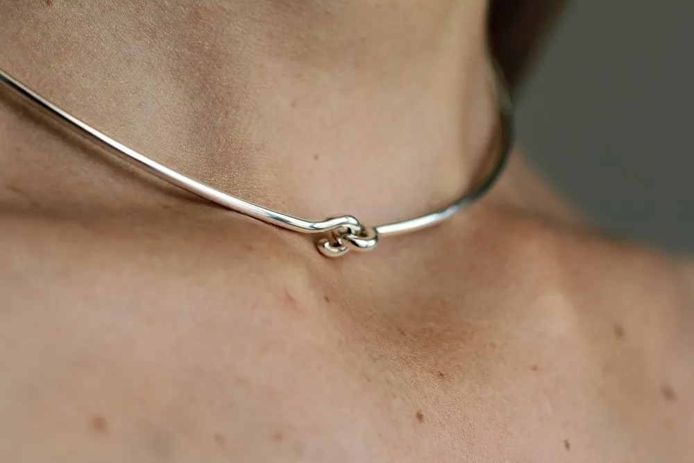 HOOK & EYE NECKLACE