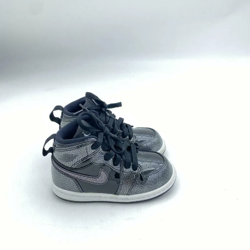 Nike Air Jordan 1 Retro Mid Black 705304-017 Size 7c